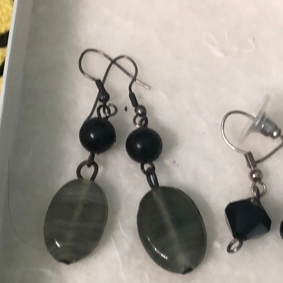 3 pairs of earrings. - Picture 3 of 6